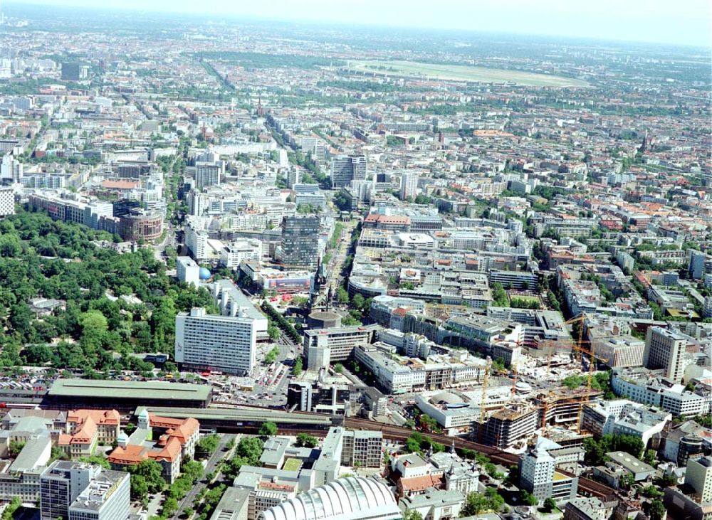 Luftaufnahme Berlin - Charlottenburg - Bau des neuen Kranzler-Ecks am Kurfürstendamm in Berlin-Charlottenburg.