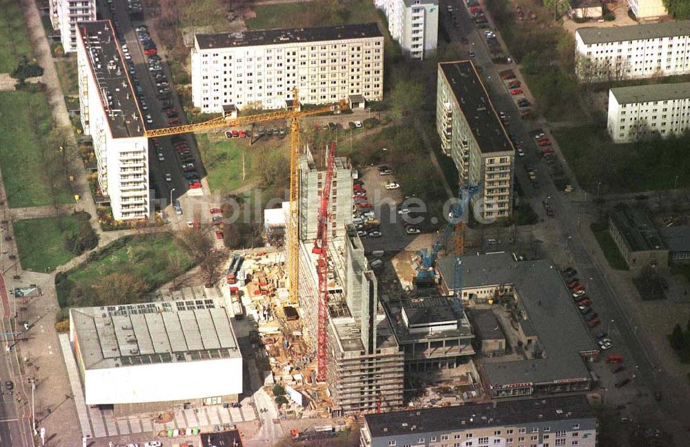 Luftbild Berlin - Bau des neuen Rathaus Berlin-Mitte am Kino International