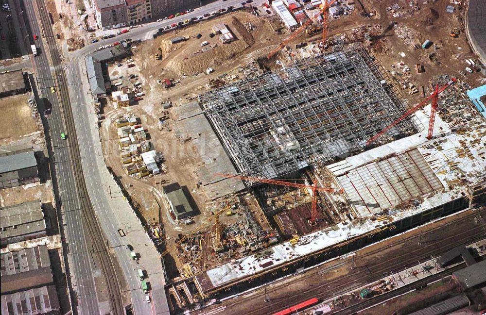 Luftaufnahme Berlin - Bau des neuen Schwimmhallenkomolexes an der Storkower Straße