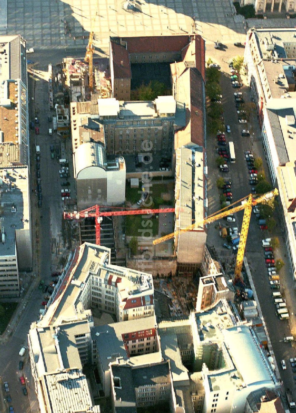 Luftbild Berlin - Bau des neues Sendezentrums von SAT 1 in der Jägerstraße in Berlin-Mitte.