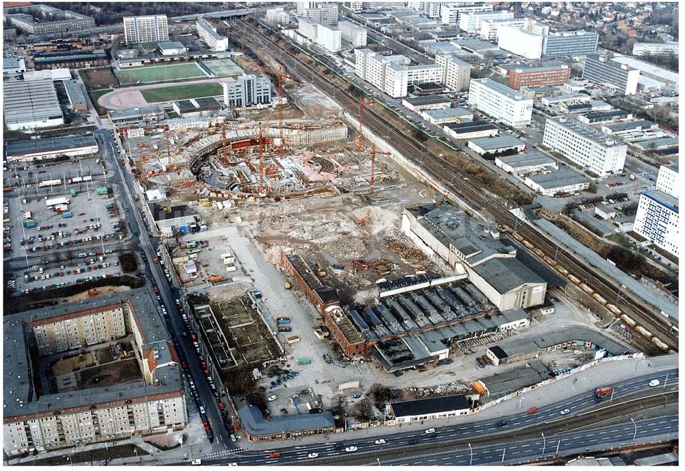 Berlin aus der Vogelperspektive: Bau der Radsporthalle im Europa Sportpark Berlin an der Landsberger Allee durch die OSB-Sportstätten GmbH.