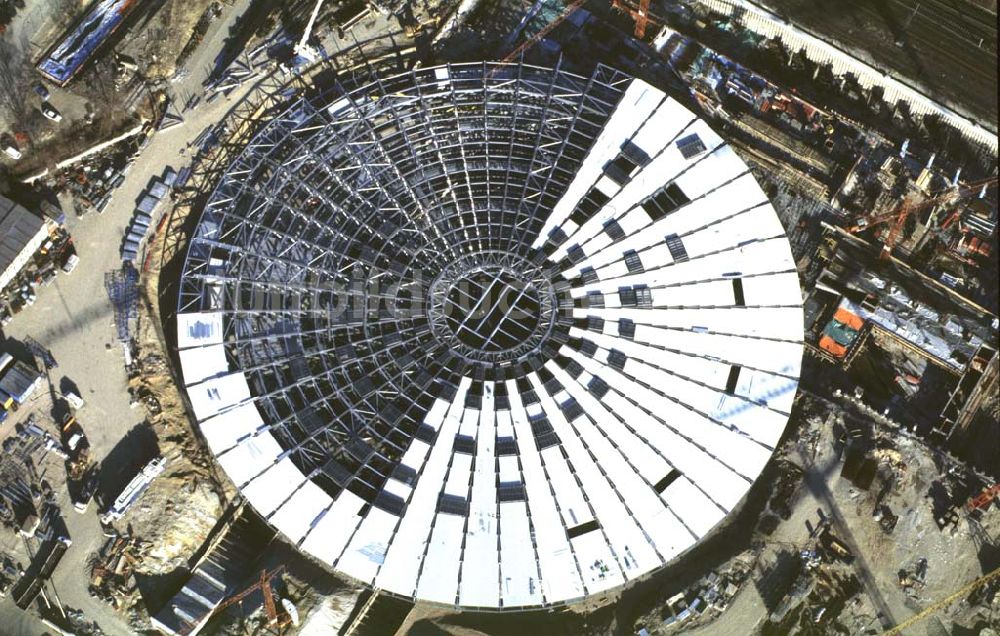 Berlin aus der Vogelperspektive: Bau der Radsporthalle an der Landsberger Allee