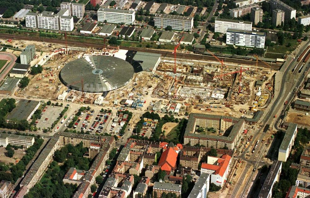 Luftbild Berlin - Bau Radsporthalle Landsberger Allee