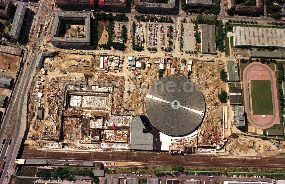 Berlin von oben - Bau Radsporthalle Landsberger Allee