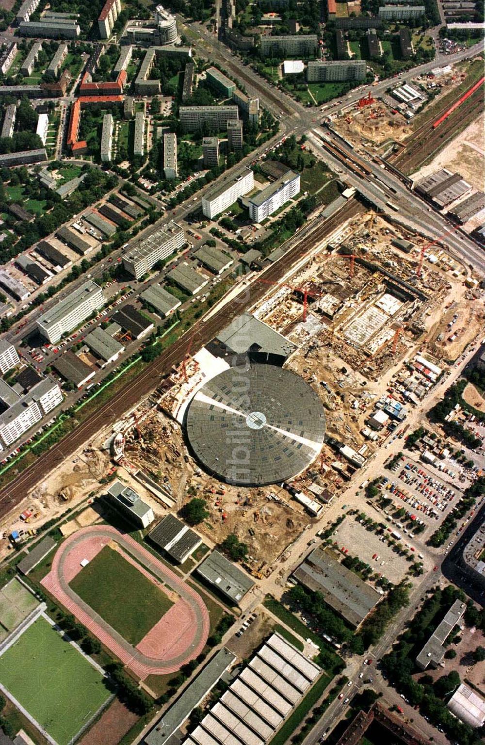 Luftaufnahme Berlin - Bau Radsporthalle Landsberger Allee