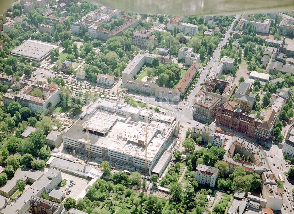 Berlin - Pankow aus der Vogelperspektive: Bau des Rathauscenters Pankow am Rathaus Berlin-Pankow durch die FUNDUS-Gruppe Köln.