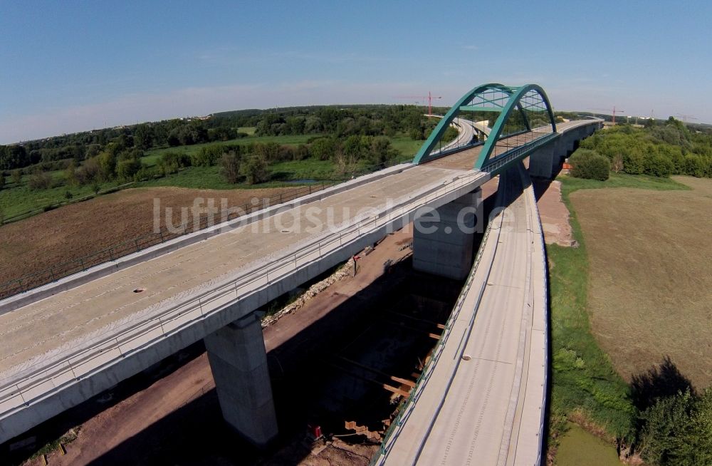 Rattmannsdorf aus der Vogelperspektive: Bau der Saale-Elster-Talbrücke bei Rattmannsdorf im Bundesland Sachen-Anhalt