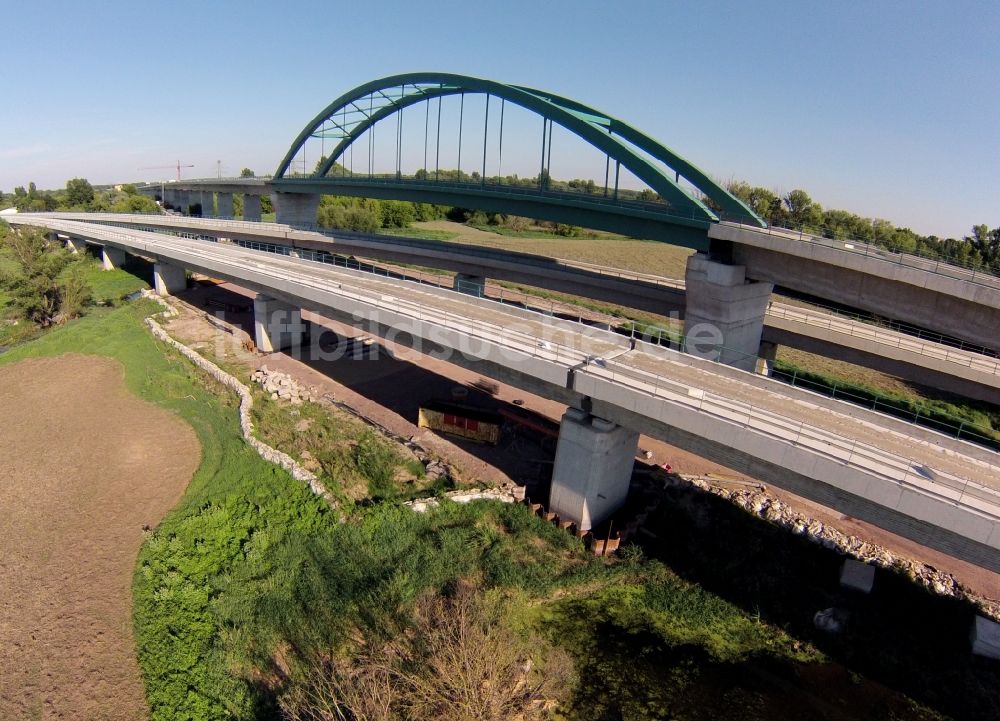 Rattmannsdorf aus der Vogelperspektive: Bau der Saale-Elster-Talbrücke bei Rattmannsdorf im Bundesland Sachen-Anhalt