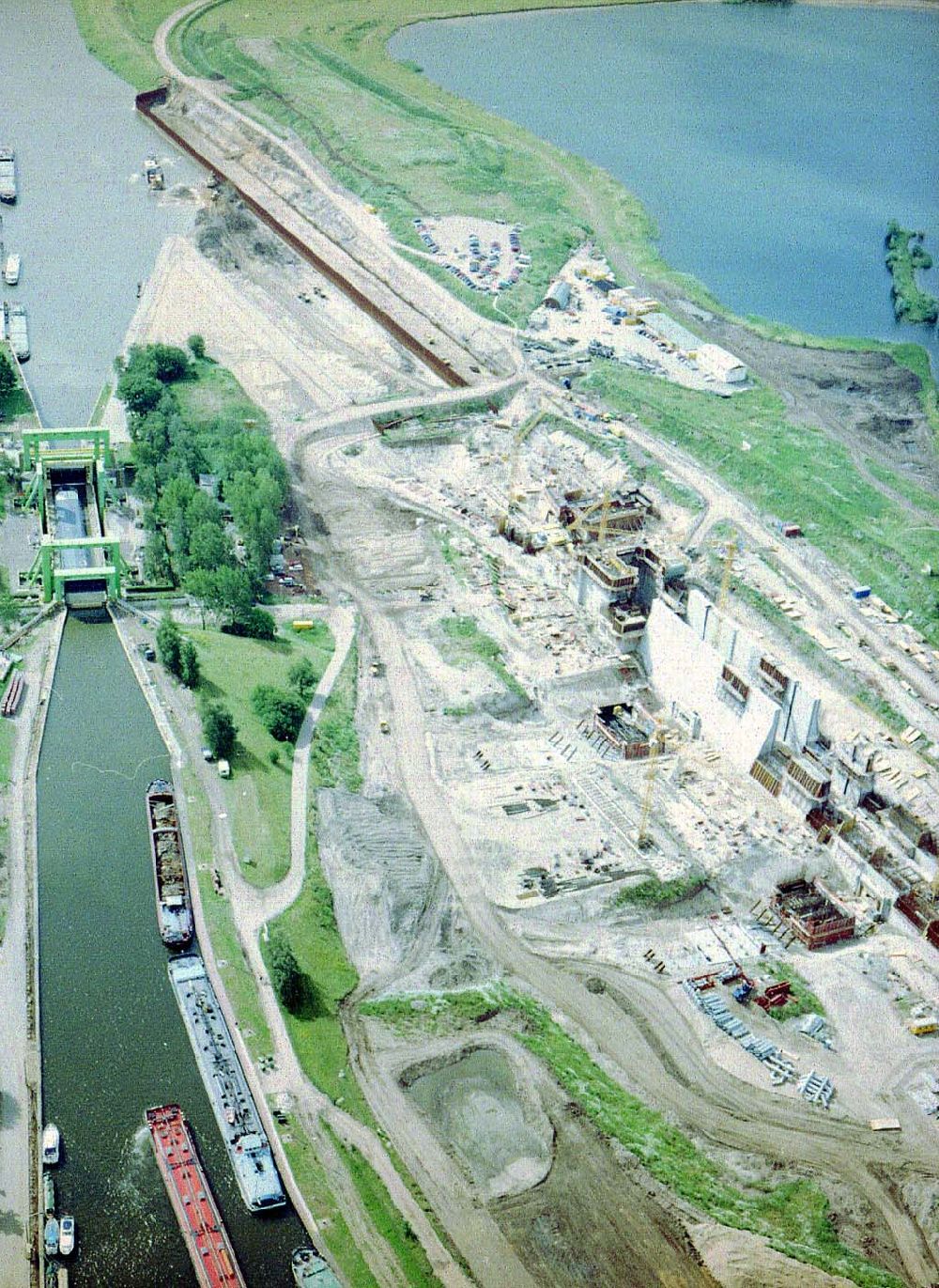 Rothensee / Sachsen - Anhalt von oben - Bau der Schleuse Rothensee am Schiffshebewerk Rothensee am Wasserstraßenkreuz Magdeburg.