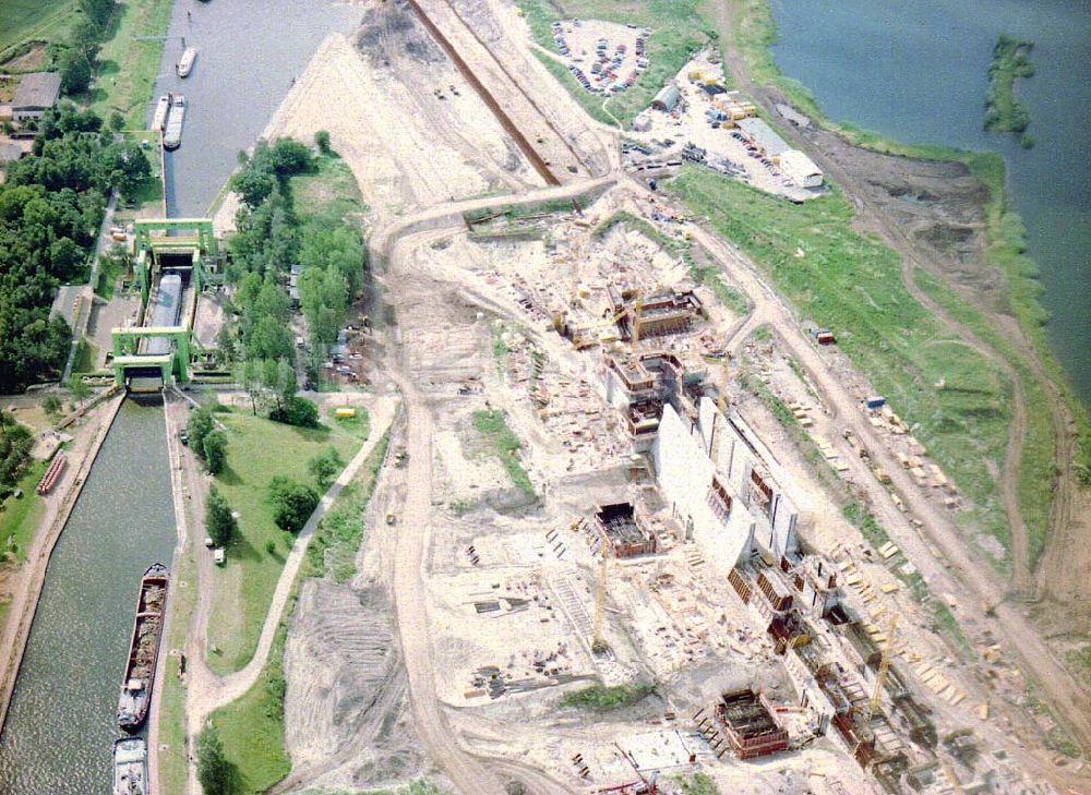 Rothensee / Sachsen - Anhalt aus der Vogelperspektive: Bau der Schleuse Rothensee am Schiffshebewerk Rothensee am Wasserstraßenkreuz Magdeburg.