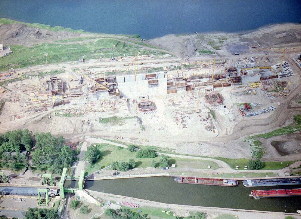 Luftaufnahme Rothensee / Sachsen - Anhalt - Bau der Schleuse Rothensee am Schiffshebewerk Rothensee am Wasserstraßenkreuz Magdeburg.