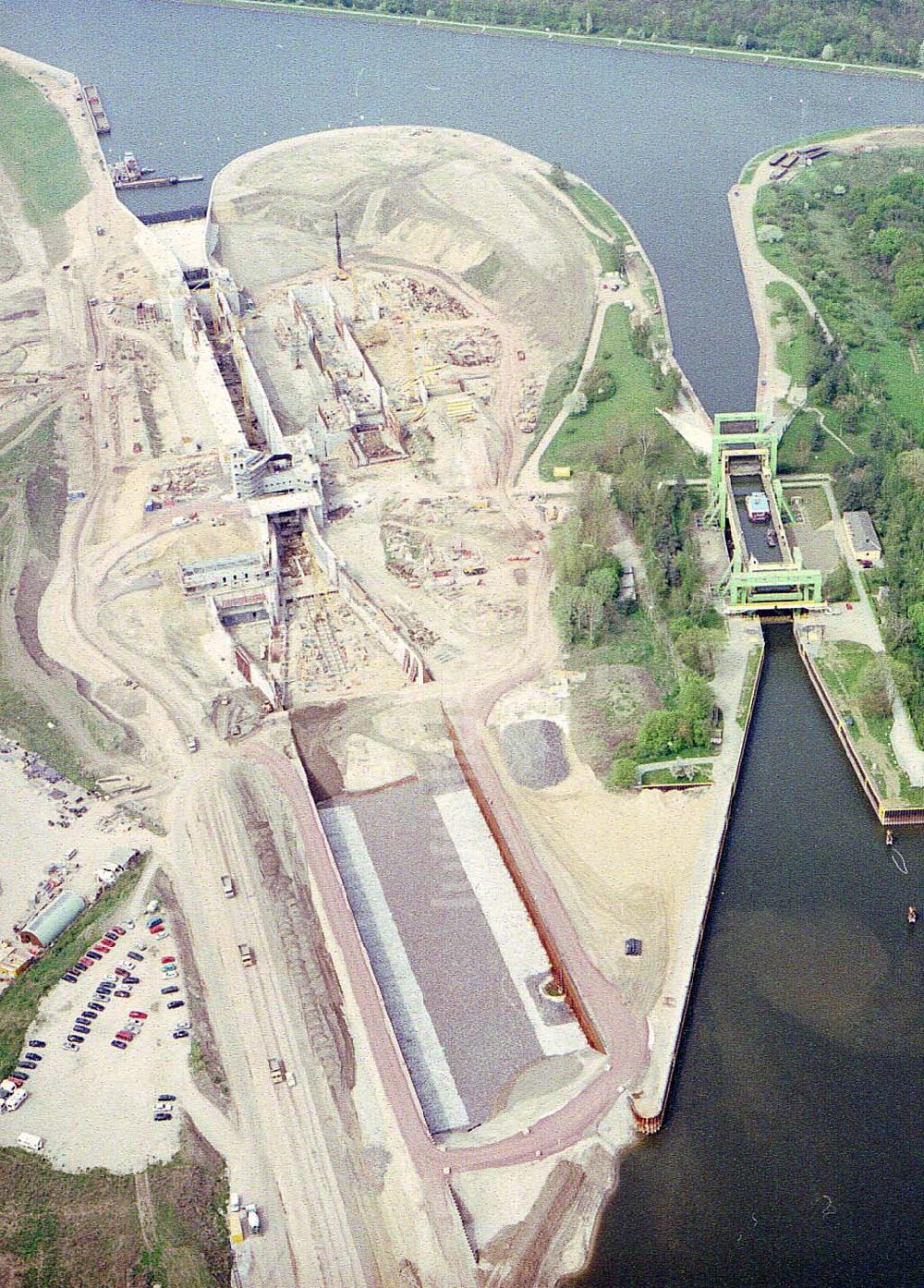 Rothensee von oben - Bau der Schleuse Rothensee am Schiffshebewerk Rothensee am Wasserstraßenkreuz Magdeburg.