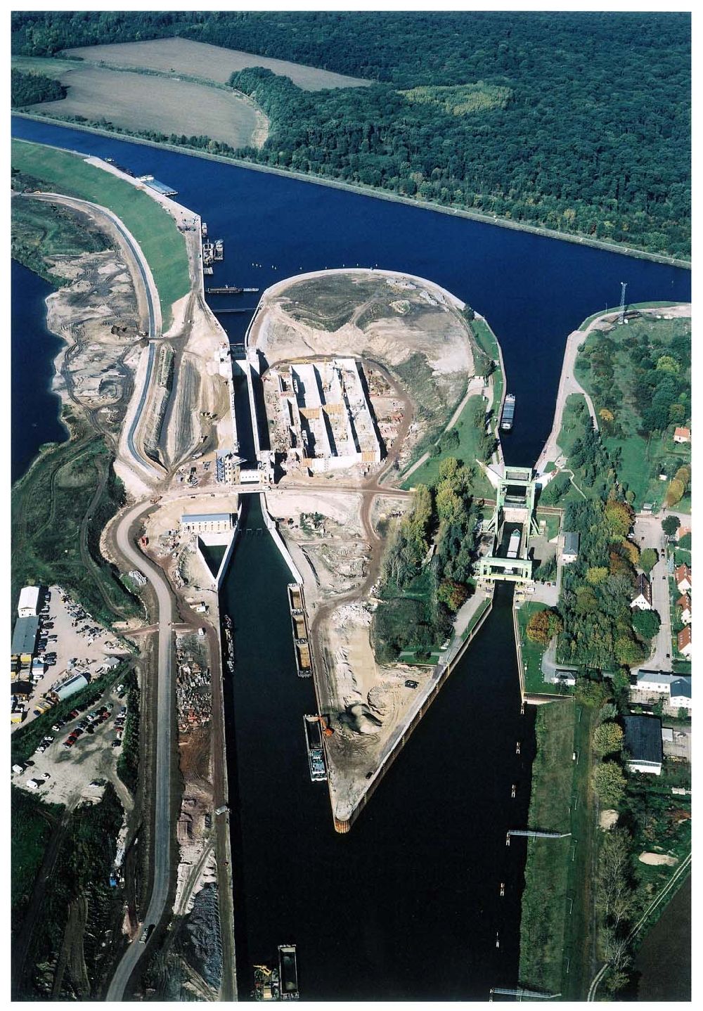 Luftbild Rothensee - Bau der Schleuse Rothensee am Schiffshebewerk Rothensee am Wasserstraßenkreuz Magdeburg.