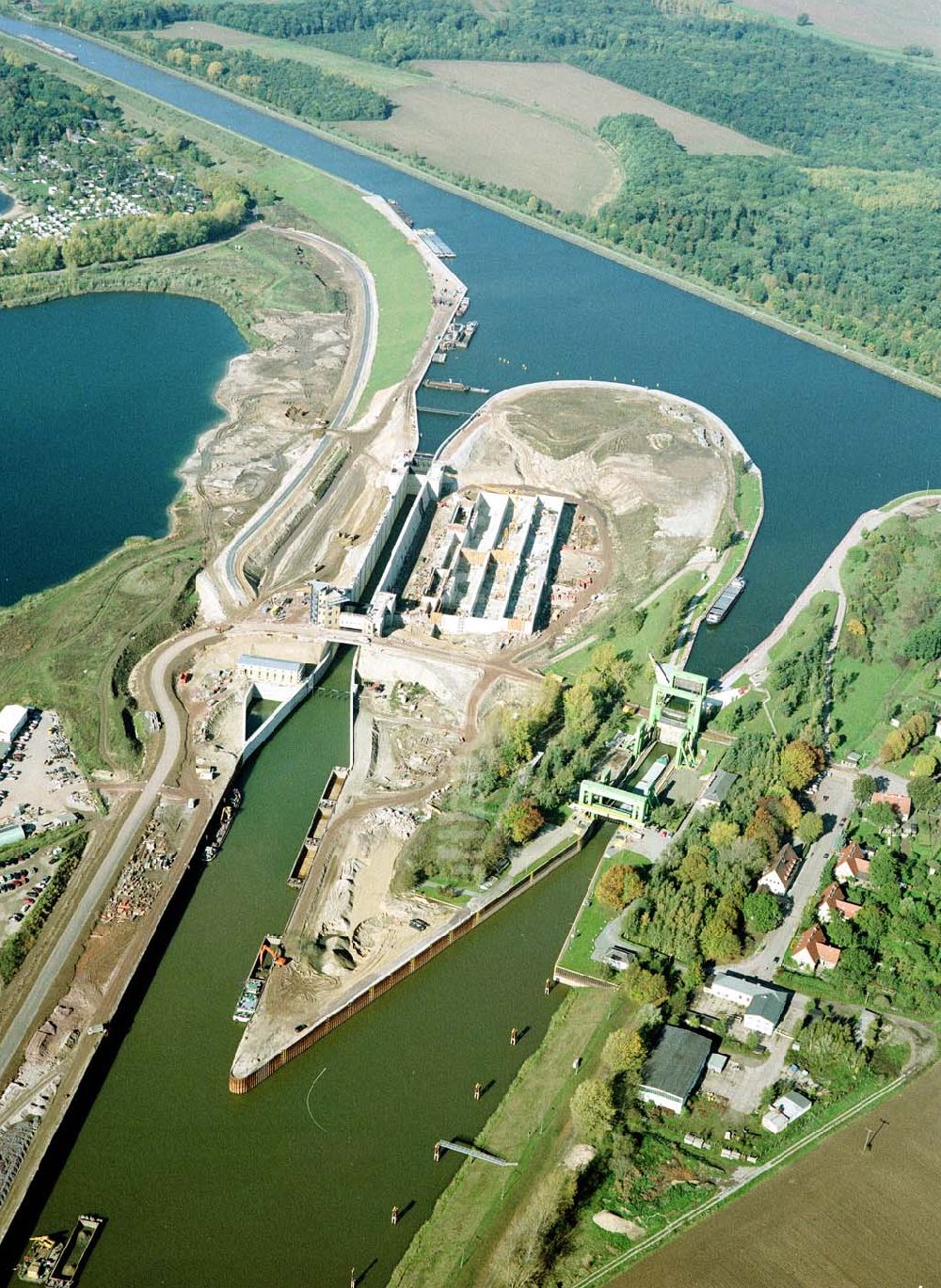 Luftaufnahme Rothensee - Bau der Schleuse Rothensee am Schiffshebewerk Rothensee am Wasserstraßenkreuz Magdeburg.