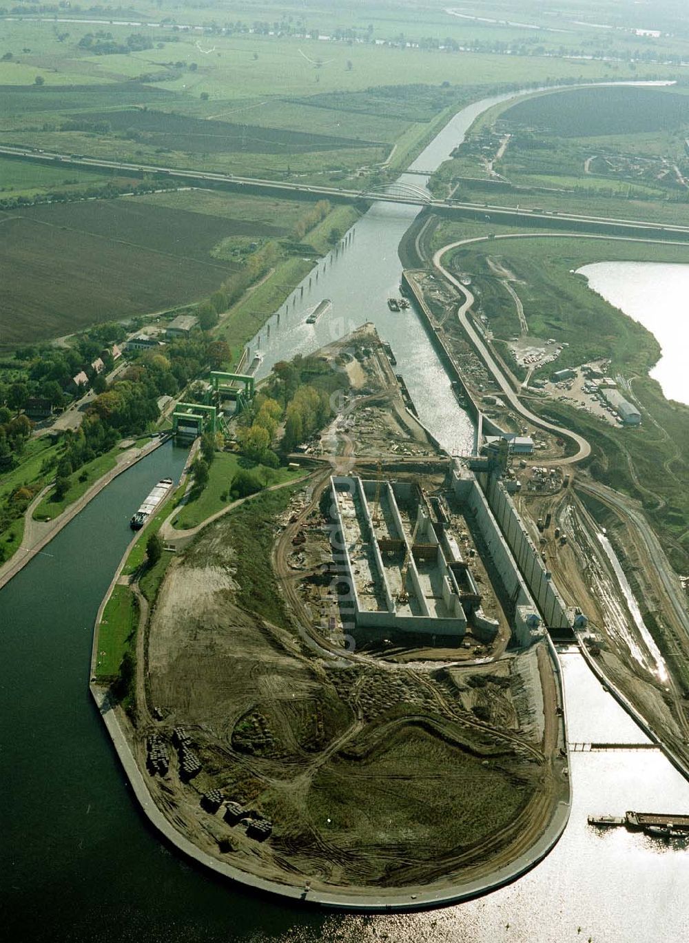 Luftbild Rothensee - Bau der Schleuse Rothensee am Schiffshebewerk Rothensee am Wasserstraßenkreuz Magdeburg.