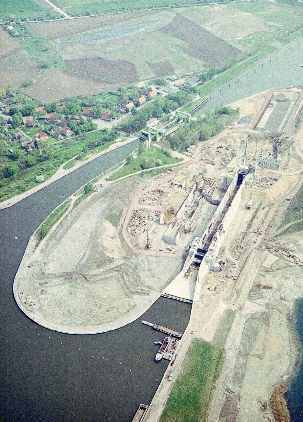 Rothensee aus der Vogelperspektive: Bau der Schleuse Rothensee am Schiffshebewerk Rotrhensee am Wasserstraßenkreuz Magdeburg.