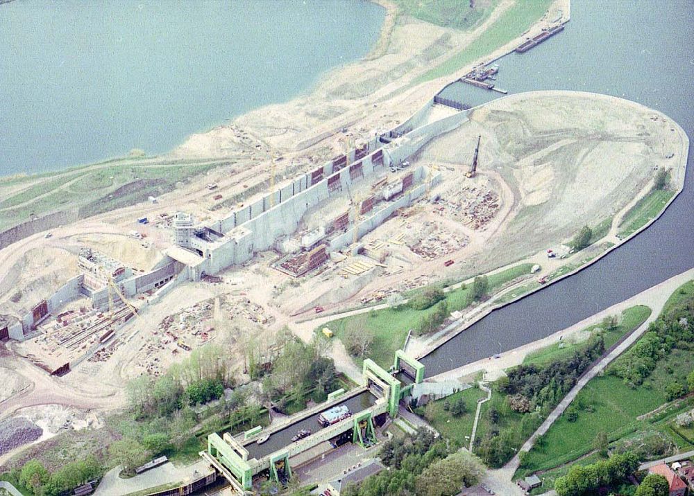 Luftbild Rothensee - Bau der Schleuse Rothensee am Schiffshebewerk Rotrhensee am Wasserstraßenkreuz Magdeburg.