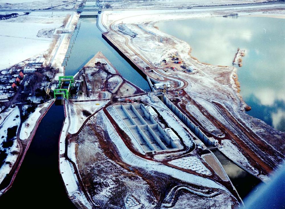 Rothensee von oben - Bau der Schleuse Rothensee am Schiffshebewerk Rotrhensee am Wasserstraßenkreuz Magdeburg.