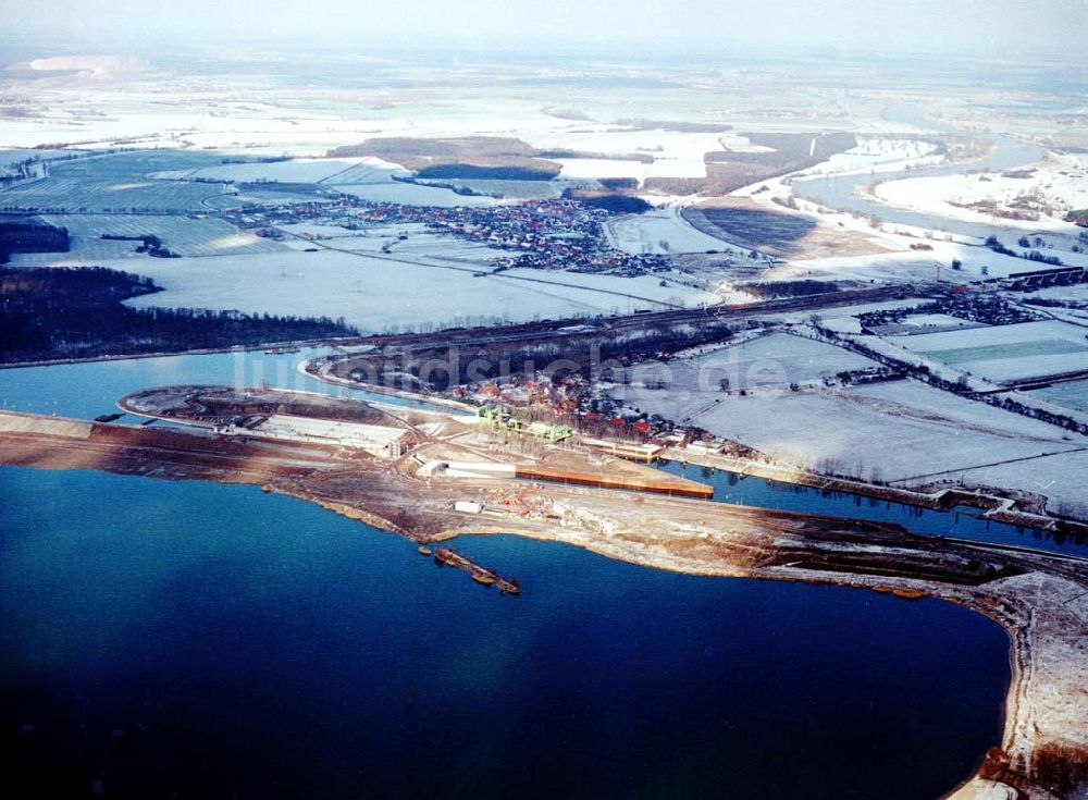 Luftaufnahme Rothensee - Bau der Schleuse Rothensee am Schiffshebewerk Rotrhensee am Wasserstraßenkreuz Magdeburg.