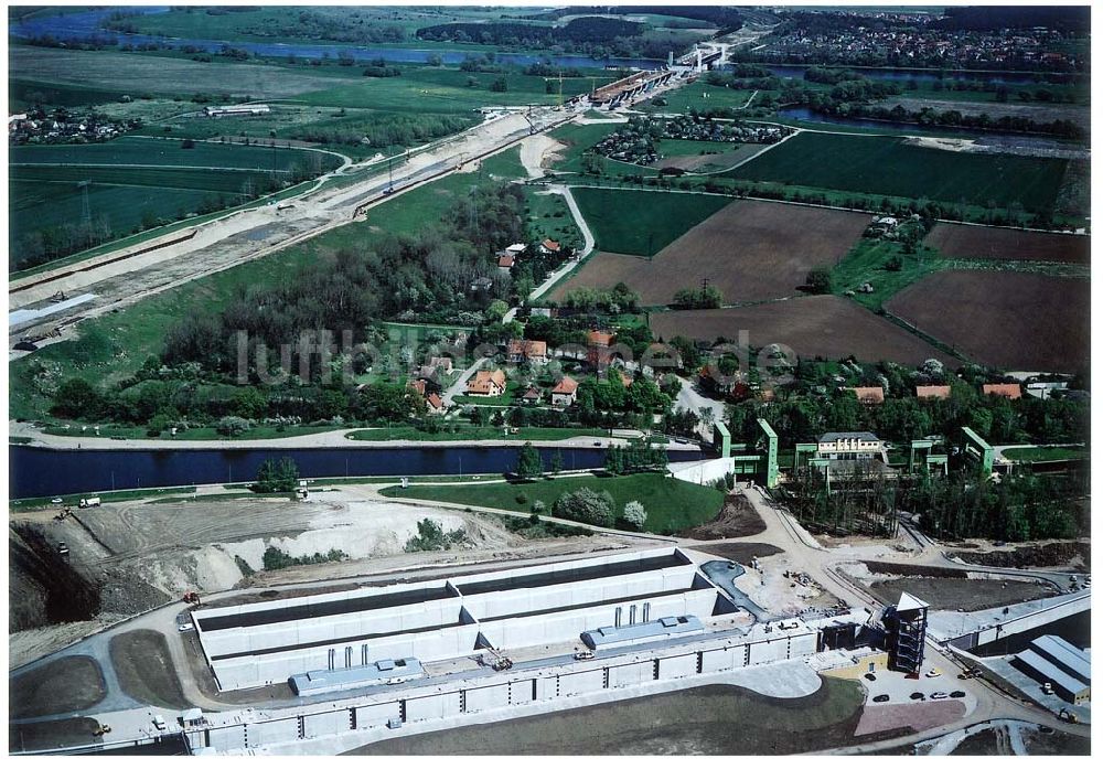 Rothensee von oben - Bau der Schleuse Rothensee am Schiffshebewerk Rotrhensee am Wasserstraßenkreuz Magdeburg.