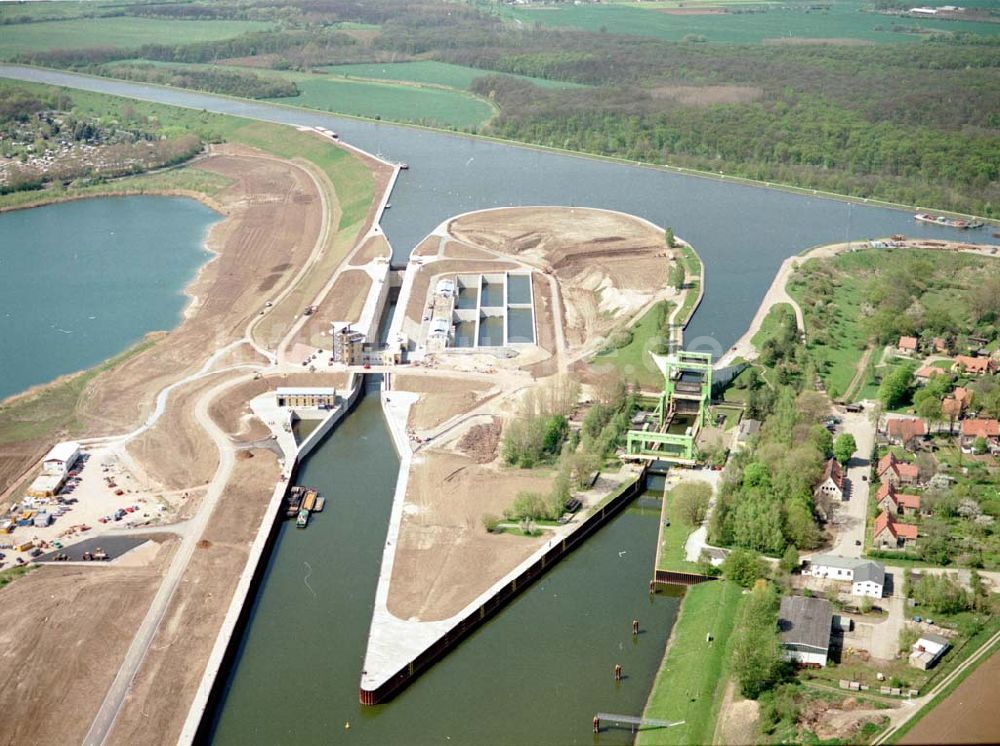 Luftaufnahme Rothensee - Bau der Schleuse Rothensee am Schiffshebewerk Rotrhensee am Wasserstraßenkreuz Magdeburg.