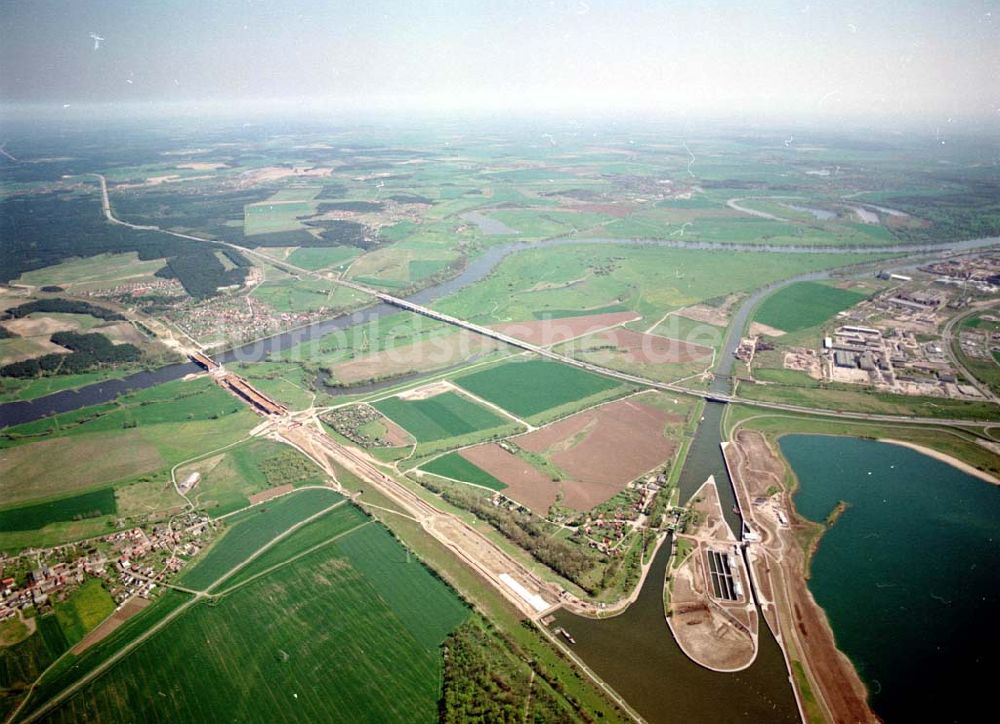 Rothensee von oben - Bau der Schleuse Rothensee am Schiffshebewerk Rotrhensee am Wasserstraßenkreuz Magdeburg.