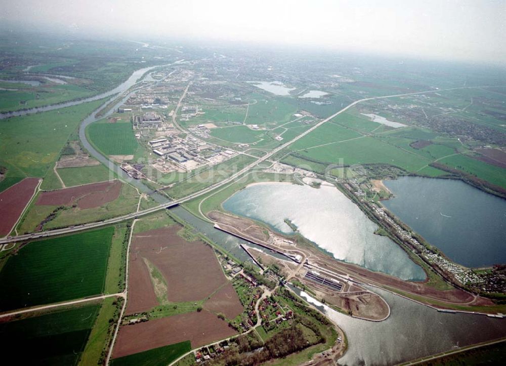 Luftbild Rothensee - Bau der Schleuse Rothensee am Schiffshebewerk Rotrhensee am Wasserstraßenkreuz Magdeburg.