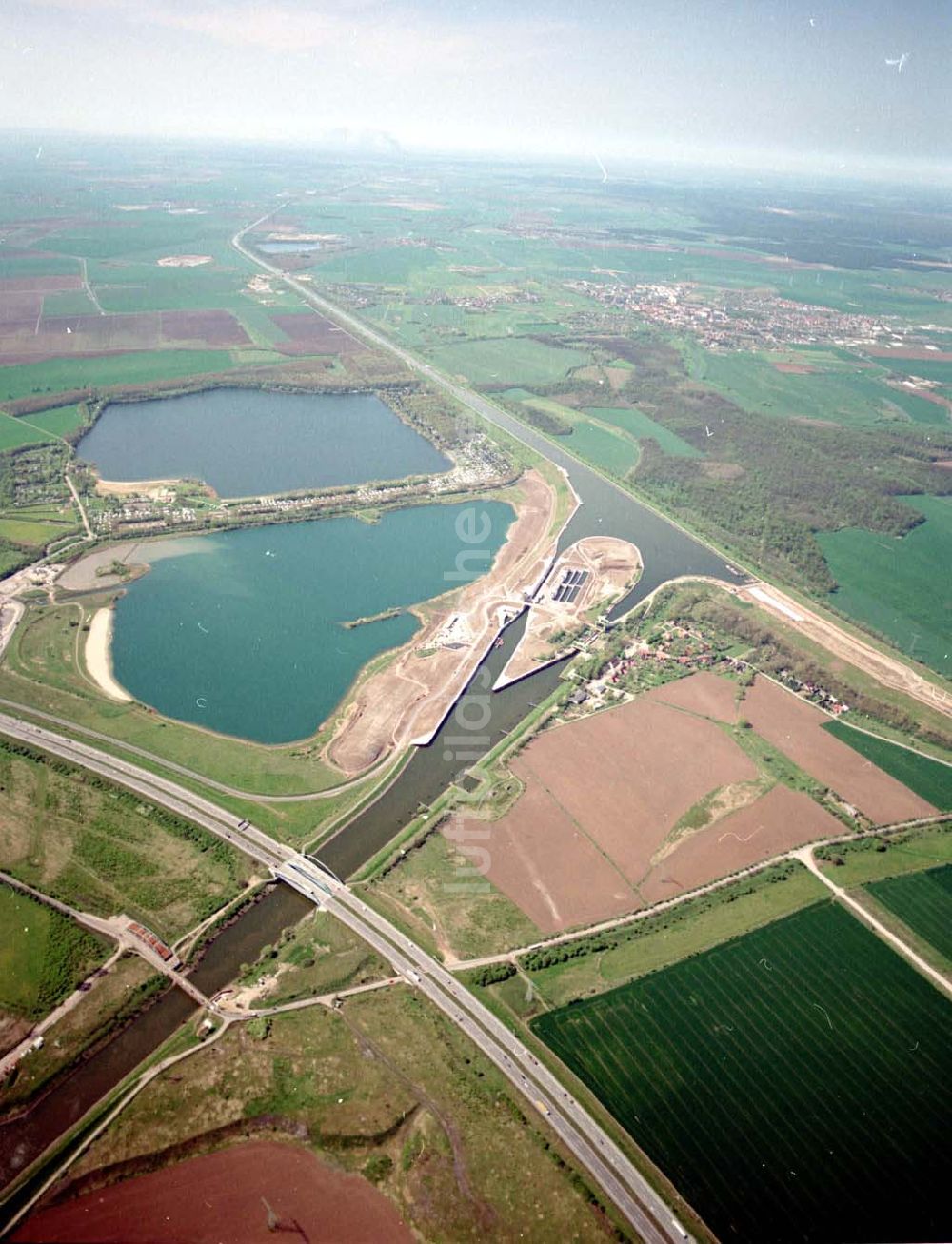 Rothensee von oben - Bau der Schleuse Rothensee am Schiffshebewerk Rotrhensee am Wasserstraßenkreuz Magdeburg.