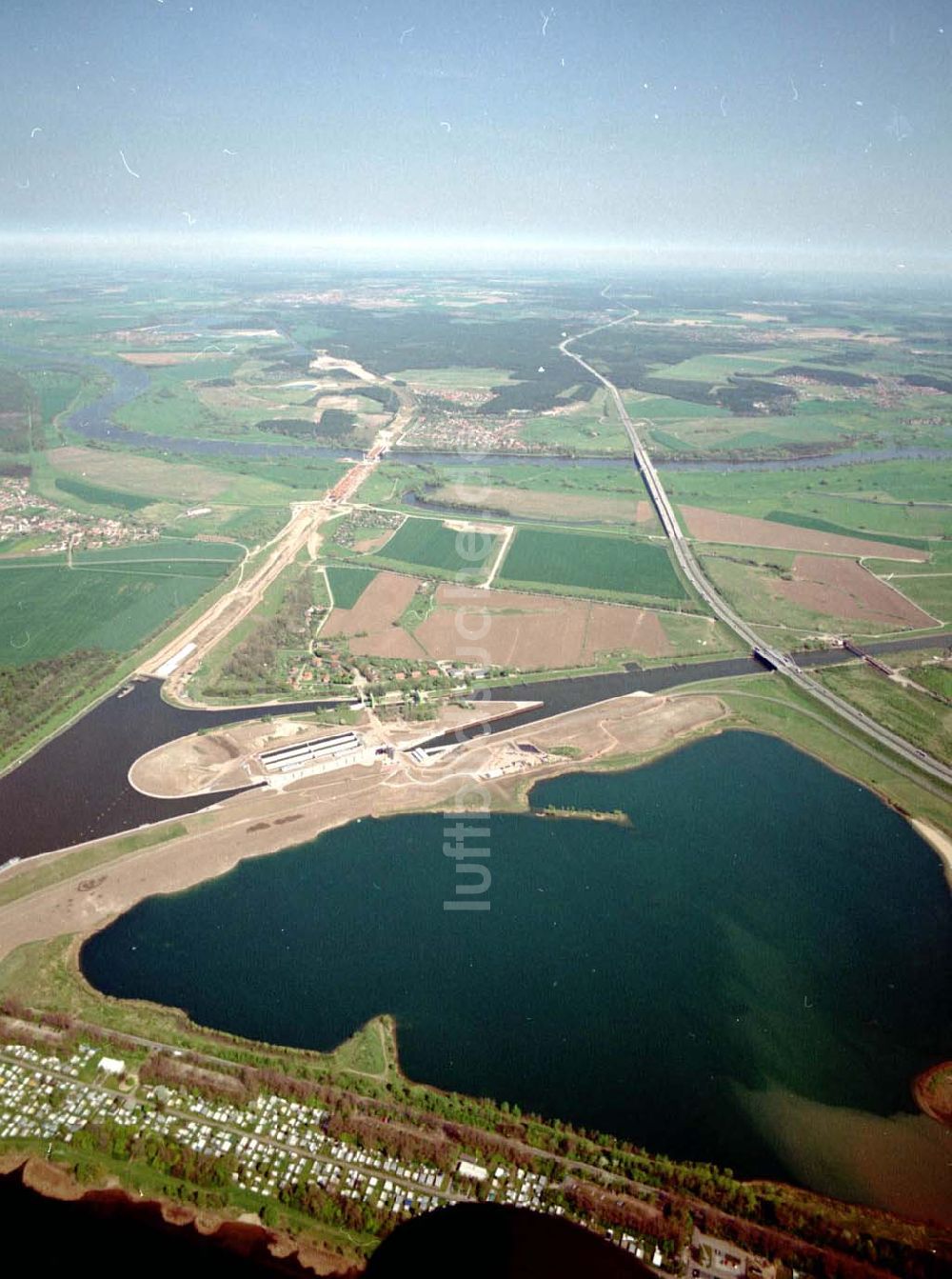 Luftaufnahme Rothensee - Bau der Schleuse Rothensee am Schiffshebewerk Rotrhensee am Wasserstraßenkreuz Magdeburg.