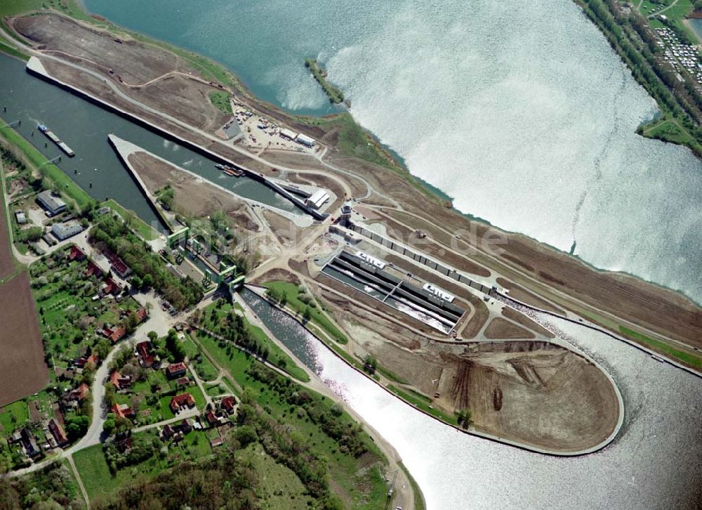 Luftaufnahme Rothensee - Bau der Schleuse Rothensee am Schiffshebewerk Rotrhensee am Wasserstraßenkreuz Magdeburg.