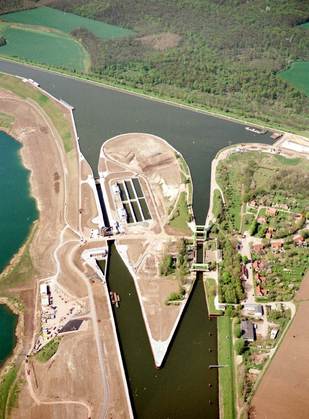 Luftbild Rothensee - Bau der Schleuse Rothensee am Schiffshebewerk Rotrhensee am Wasserstraßenkreuz Magdeburg.