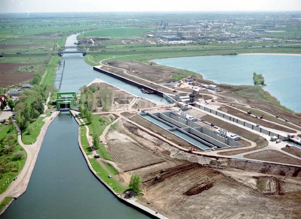 Luftbild Rothensee - Bau der Schleuse Rothensee am Schiffshebewerk Rotrhensee am Wasserstraßenkreuz Magdeburg.