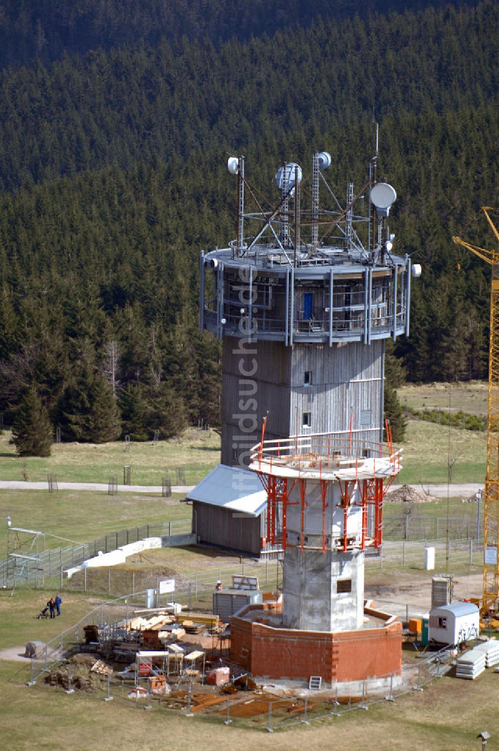 GEHLBERG von oben - Bau des Schneekopf- Turmes bei Gehlberg in Thüringen