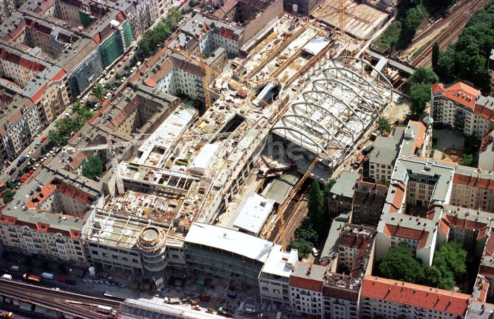 Luftbild Berlin - Prenzlauer-Berg - Bau des Schönhauser-Allee-Centers am U-Bhf. Schönhauser Allee in Berlin-Prenzlauer-Berg.