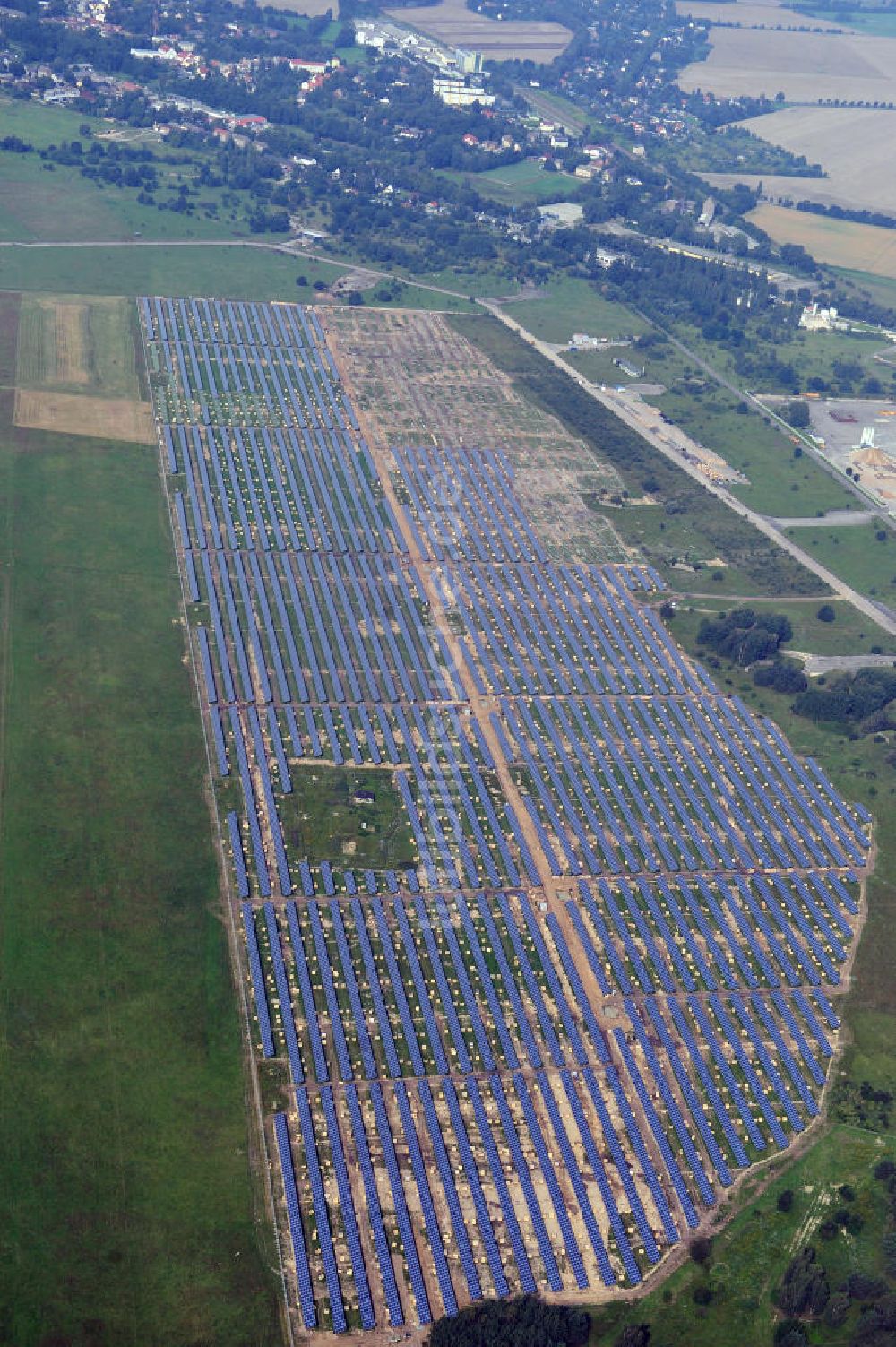 Werneuchen aus der Vogelperspektive: Bau des ? Solarpark Flugplatz Werneuchen ?