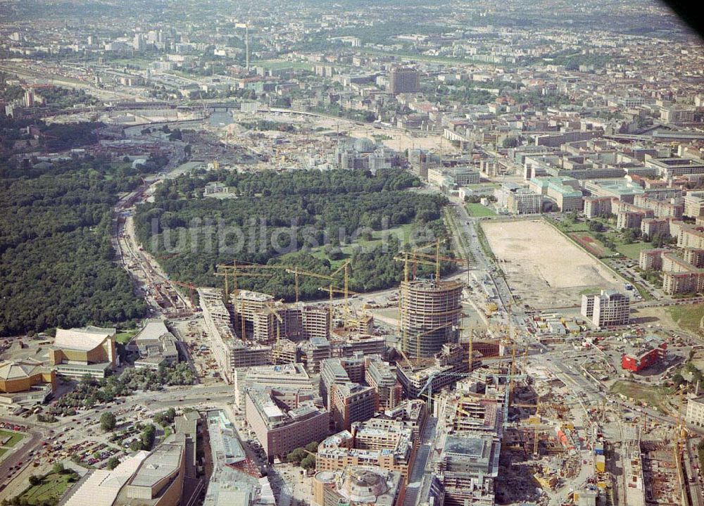 Berlin - Tiergarten von oben - Bau des SONY-Centers am Potsdamer Platz in Berlin-Tiergarten