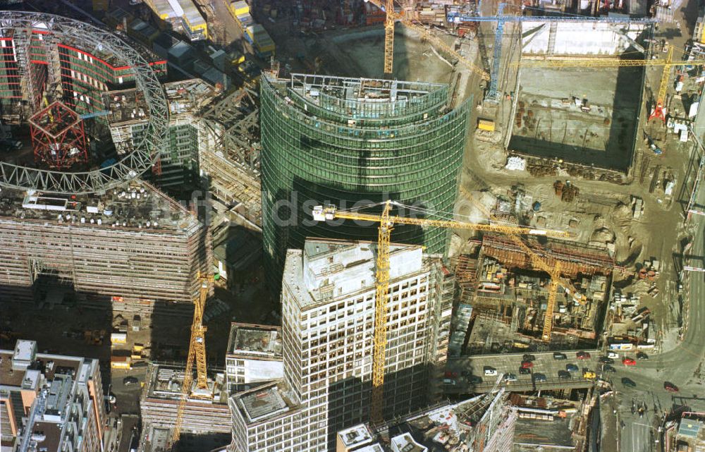 Berlin - Tiergarten von oben - Bau des SONY-Centers am Potsdamer Platz in Berlin - Tiergarten.