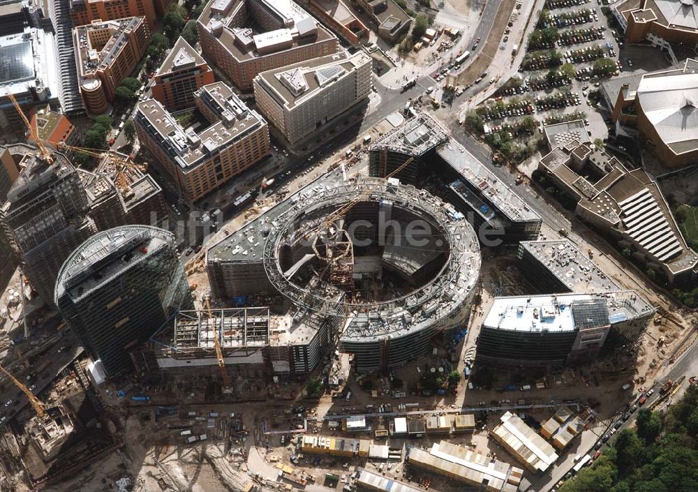 Berlin - Tiergarten aus der Vogelperspektive: Bau des SONY-Centers am Potsdamer Platz in Berlin-Tiergarten.