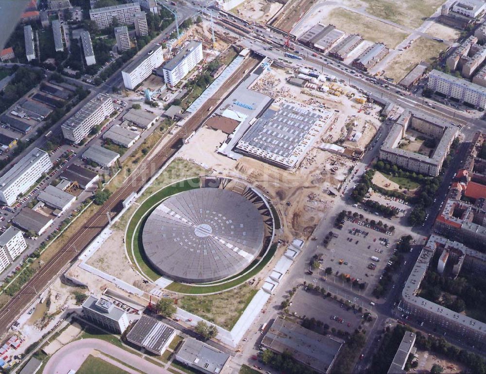 Luftbild Berlin-Friedrichshain - Bau des Sportkomplexes an der Landsberger Allee durch die OSB-Sportstättenbau GmbH