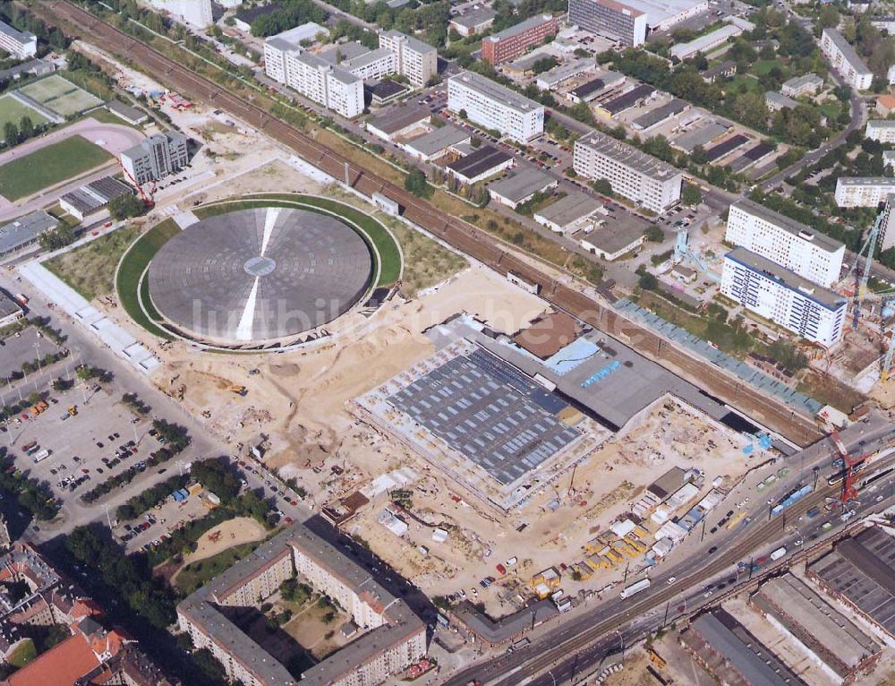 Berlin-Friedrichshain aus der Vogelperspektive: Bau des Sportkomplexes an der Landsberger Allee durch die OSB-Sportstättenbau GmbH