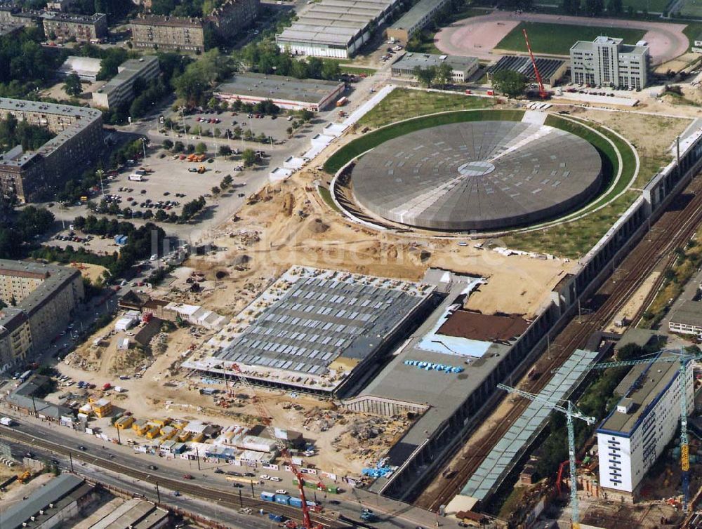 Luftaufnahme Berlin-Friedrichshain - Bau des Sportkomplexes an der Landsberger Allee durch die OSB-Sportstättenbau GmbH