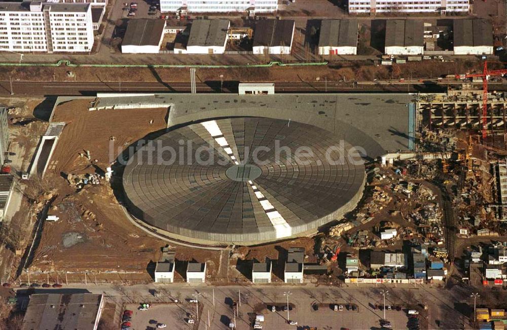 Berlin - Friedrichshain von oben - Bau des Sportkomplexes an der Landsberger Allee im Stadtbezirk Berlin-Friedrichshain durch die OSB-Sportstätten GmbH