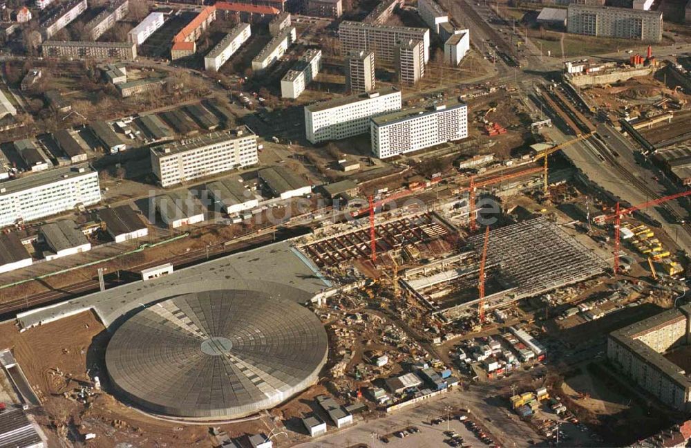 Berlin - Friedrichshain von oben - Bau des Sportkomplexes an der Landsberger Allee im Stadtbezirk Berlin-Friedrichshain durch die OSB-Sportstätten GmbH