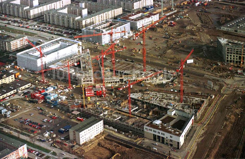 Berlin von oben - Bau des Stadtteilzentrums in Berlin-Hellersdorf