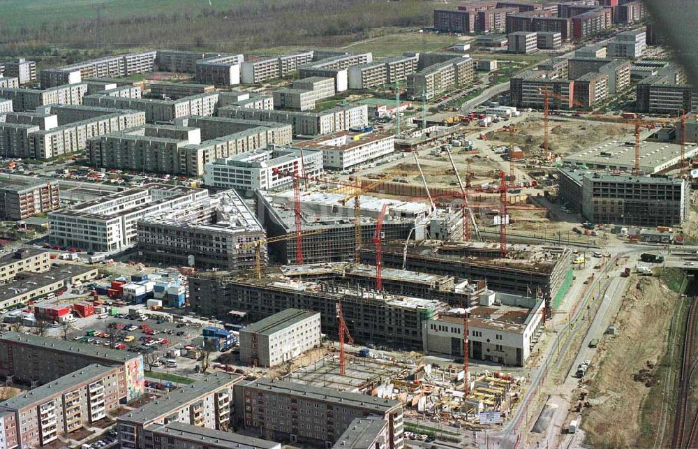 Berlin - Hellersdorf aus der Vogelperspektive: Bau des Stadtteilzentrums Hellersdorf