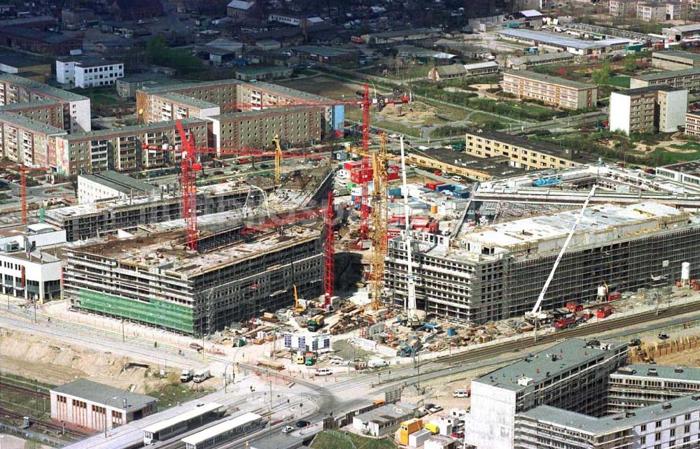 Berlin - Hellersdorf von oben - Bau des Stadtteilzentrums Hellersdorf