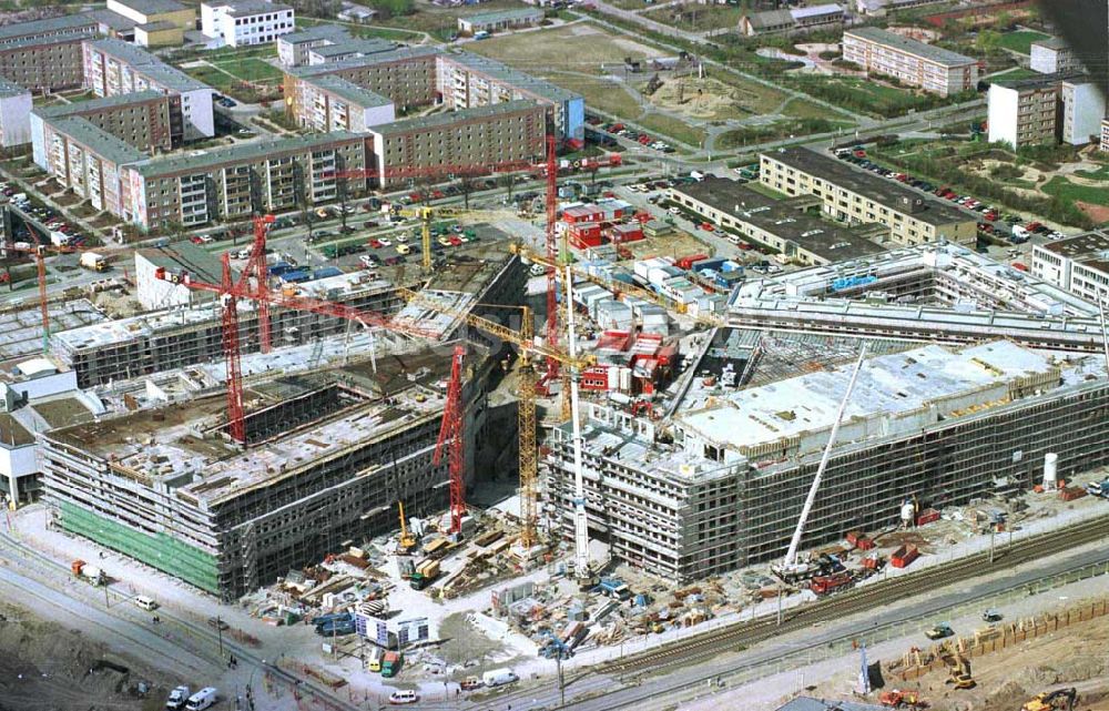 Luftbild Berlin - Hellersdorf - Bau des Stadtteilzentrums Hellersdorf