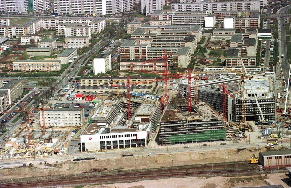 Berlin - Hellersdorf von oben - Bau des Stadtteilzentrums Hellersdorf