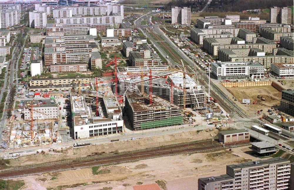 Berlin - Hellersdorf aus der Vogelperspektive: Bau des Stadtteilzentrums Hellersdorf