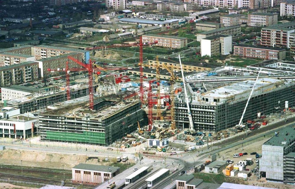 Berlin - Hellersdorf von oben - Bau des Stadtteilzentrums Hellersdorf